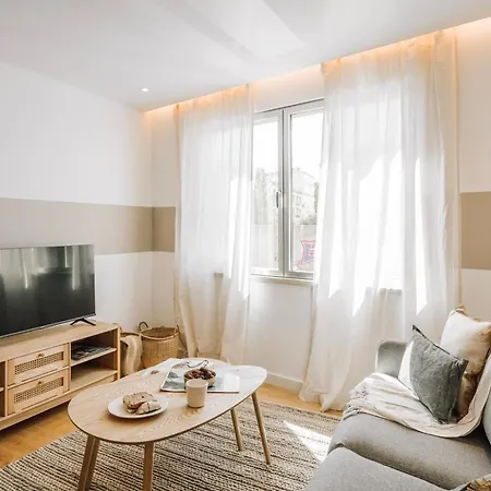Апартаменти Giuseppe - 1 Bedroom And Parking In Alvalade Лісабон
